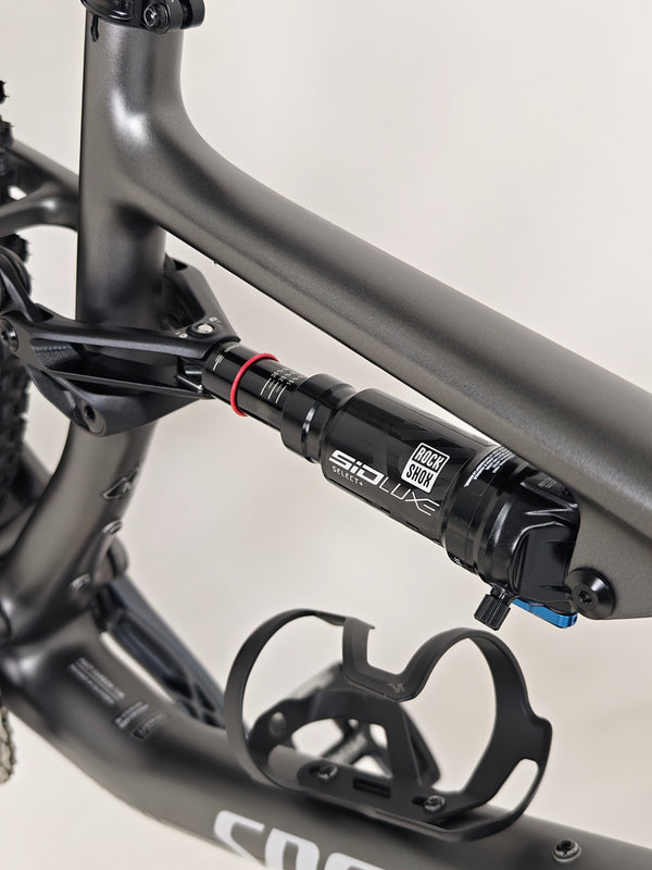 Features of Specialized Epic EVO Expert 2022 mountain bike demonstrated, in Medium size, Excellent Condition! RRP: £7,750.00, our price £2,790.00 including FREE Delivery!