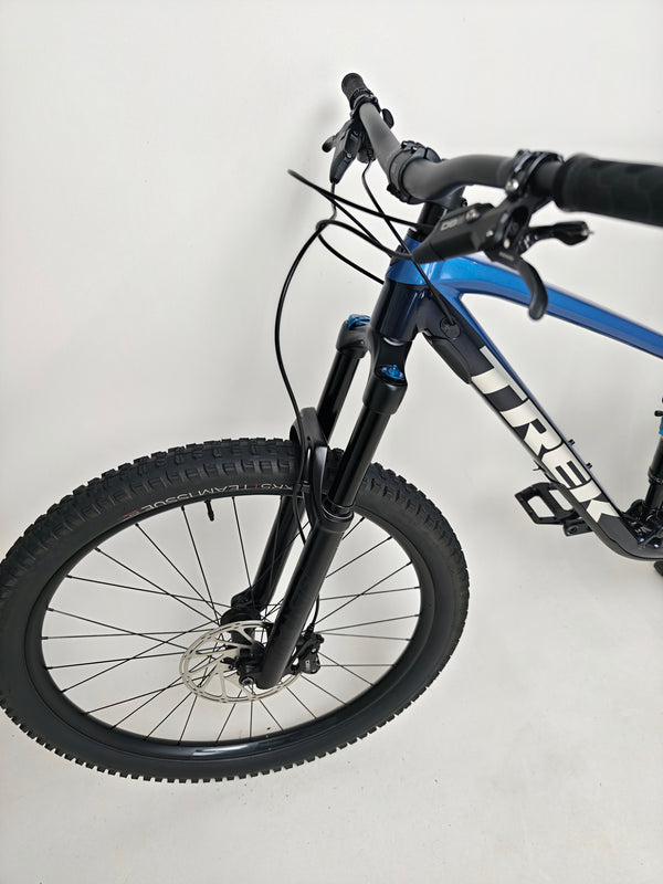 Trek Fuel EX 8 XT 2022 mountain bike detail with FOX technology features, in Excellent Condition, LARGE frame, available for £1,720.00 at eMado Bikes!
