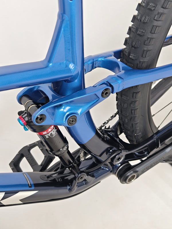 Bottom bracket view of Trek Fuel EX 8 XT 2022, features FOX dropper, LARGE frame, Excellent Condition for £1,720.00 at eMado Bikes!