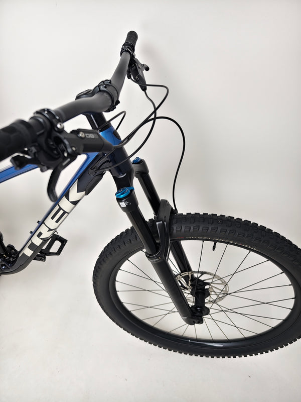 Impressive Trek Fuel EX 8 XT 2022 bike gear detail, LARGE frame, FOX dropper in Excellent Condition for £1,720.00 at eMado Bikes!