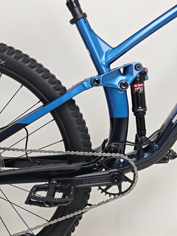 Trek Fuel EX 8 XT 2022 mountain bike riding stance, showcasing its FOX setup, Excellent Condition, buy for £1,720.00 at eMado Bikes!