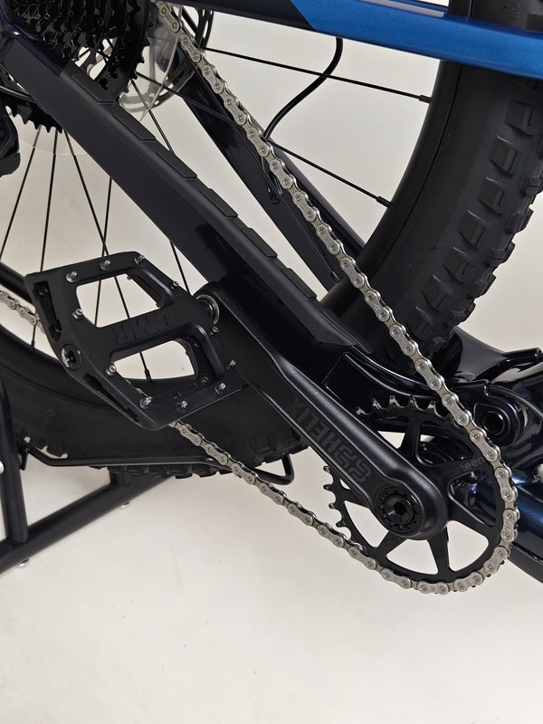 Trek Fuel EX 8 XT 2022 mountain bike, showcasing its frame design, LARGE size, FOX, in Excellent Condition for £1,720.00 at eMado Bikes!