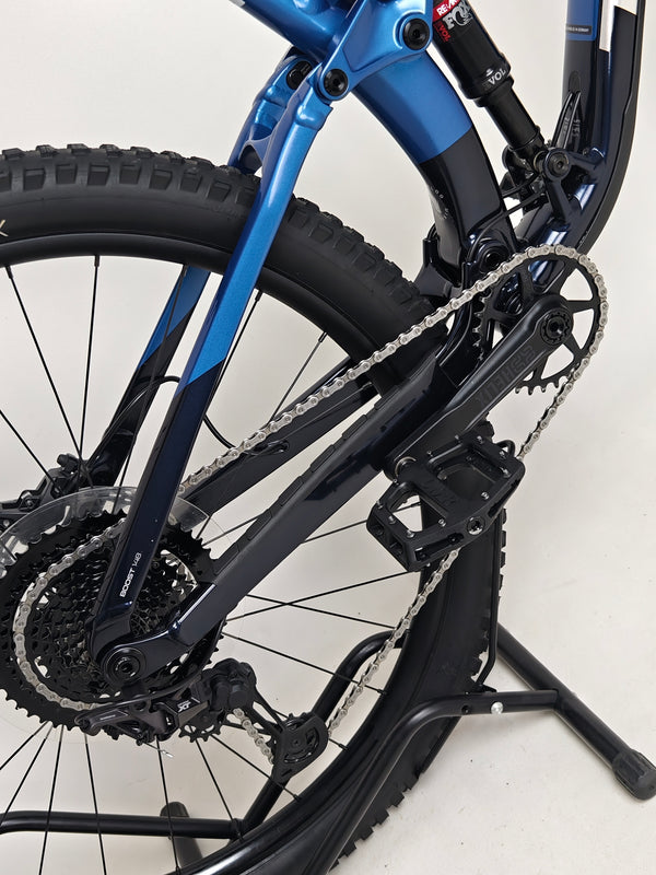 Trek Fuel EX 8 XT 2022 showcasing vibrant colours and FOX tech, in Excellent Condition, LARGE size for £1,720.00 at eMado Bikes!
