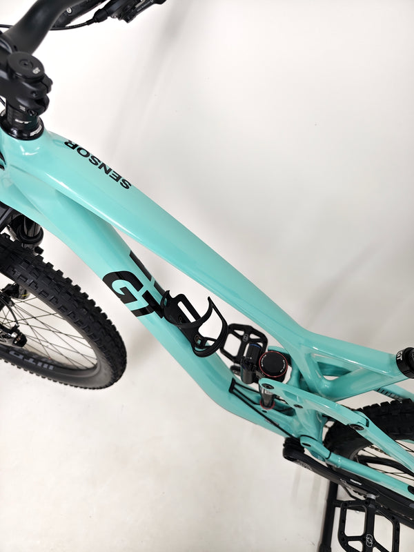 GT Sensor Carbon Pro LE 2024 / LARGE / RRP £5,000.00 / Excellent Condition! / Our Price ONLY £2,050.00 including Free UK Delivery – chainring and crankset close-up (Truvativ Descendant 6K, DUB, 32T) on the GT Sensor