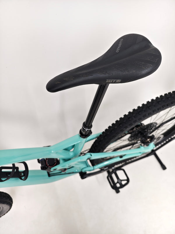GT Sensor Carbon Pro LE 2024 / LARGE / RRP £5,000.00 / Excellent Condition! / Our Price ONLY £2,050.00 including Free UK Delivery – rear wheel and tyre close-up with DHF/DHRII Exo TR tubeless tyres