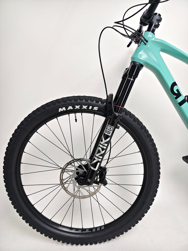 GT Sensor Carbon Pro LE 2024 / LARGE / RRP £5,000.00 / Excellent Condition! / Our Price ONLY £2,050.00 including Free UK Delivery – rear suspension travel and swingarm detail on the 2024 GT Sensor
