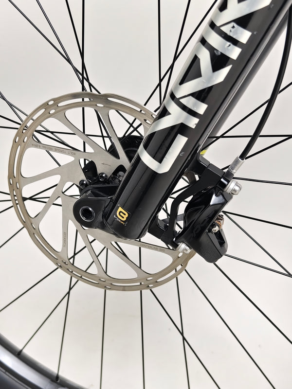 GT Sensor Carbon Pro LE 2024 / LARGE / RRP £5,000.00 / Excellent Condition! / Our Price ONLY £2,050.00 including Free UK Delivery – seat height and full suspension stance view of the LARGE GT Sensor
