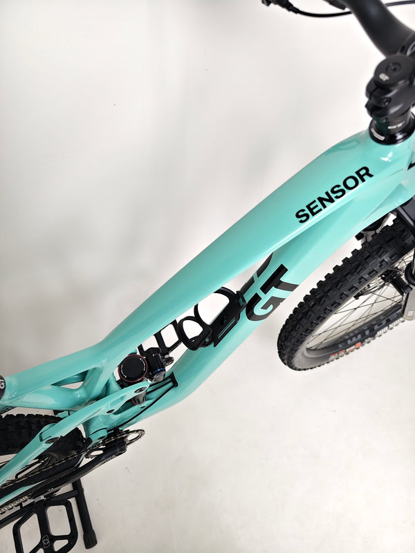 GT Sensor Carbon Pro LE 2024 / LARGE / RRP £5,000.00 / Excellent Condition! / Our Price ONLY £2,050.00 including Free UK Delivery – drivetrain side view showing SRAM Eagle 12-speed components