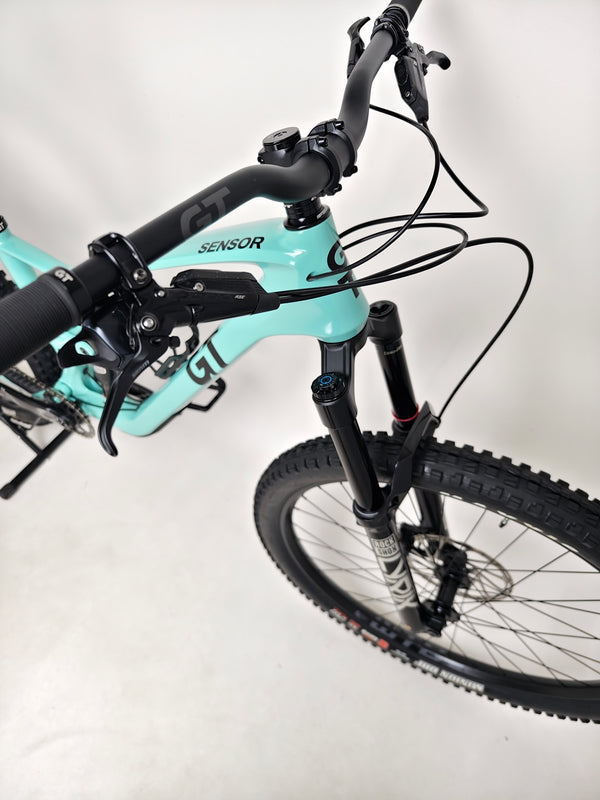 GT Sensor Carbon Pro LE 2024 / LARGE / RRP £5,000.00 / Excellent Condition! / Our Price ONLY £2,050.00 including Free UK Delivery – top tube and head tube detail on the Sea Green GT Sensor Carbon