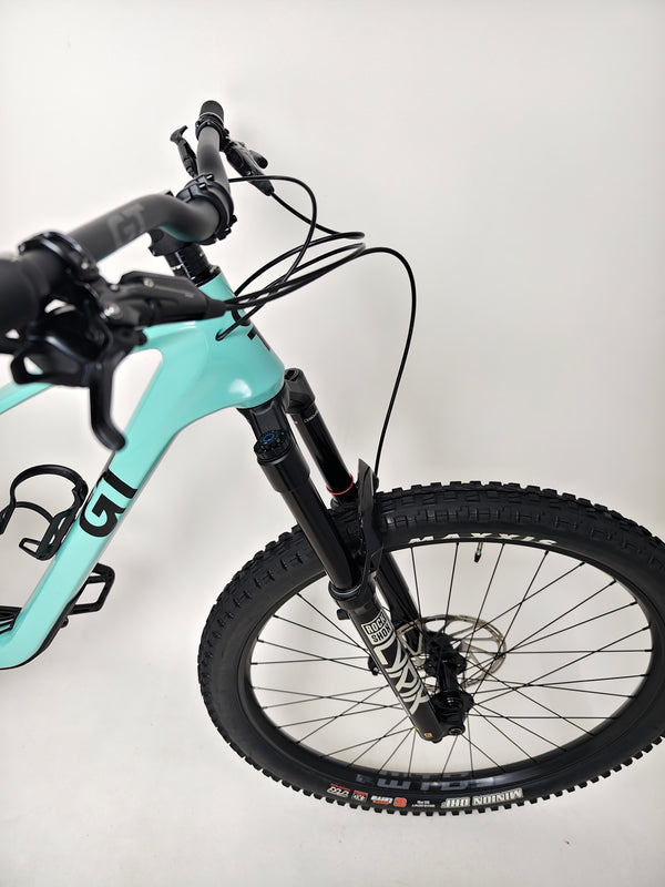 GT Sensor Carbon Pro LE 2024 / LARGE / RRP £5,000.00 / Excellent Condition! / Our Price ONLY £2,050.00 including Free UK Delivery – rear wheel close-up with SRAM MTH746 hub and tubeless setup