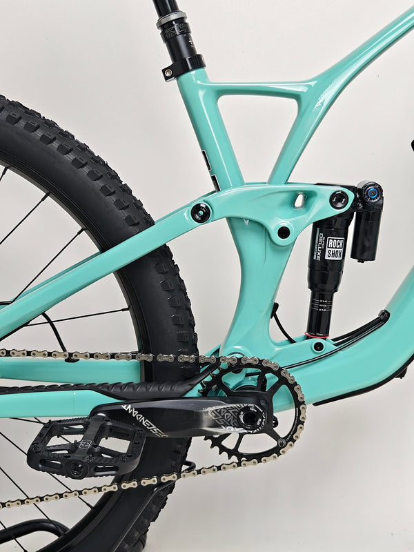 GT Sensor Carbon Pro LE 2024 / LARGE / RRP £5,000.00 / Excellent Condition! / Our Price ONLY £2,050.00 including Free UK Delivery – down tube and seat tube view showing excellent condition paintwork