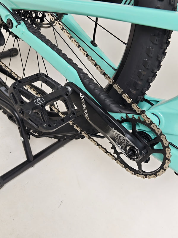 GT Sensor Carbon Pro LE 2024 / LARGE / RRP £5,000.00 / Excellent Condition! / Our Price ONLY £2,050.00 including Free UK Delivery – underside frame and protection plates close-up