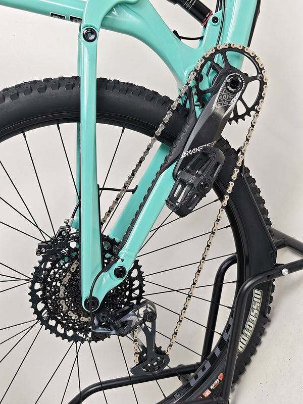 GT Sensor Carbon Pro LE 2024 / LARGE / RRP £5,000.00 / Excellent Condition! / Our Price ONLY £2,050.00 including Free UK Delivery – suspension linkage and seatstay detail on the 2024 GT full suspension MTB