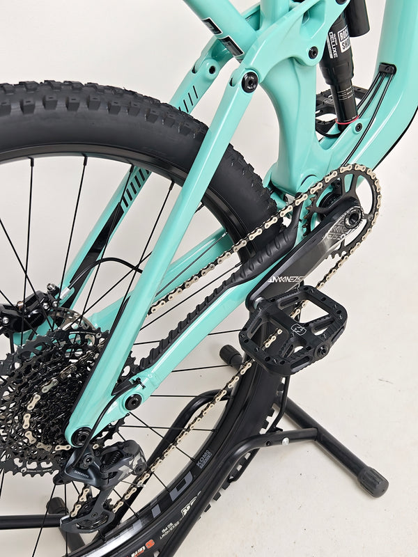 GT Sensor Carbon Pro LE 2024 / LARGE / RRP £5,000.00 / Excellent Condition! / Our Price ONLY £2,050.00 including Free UK Delivery – full bike rear view showing tyres, wheels and suspension (actual photographs)