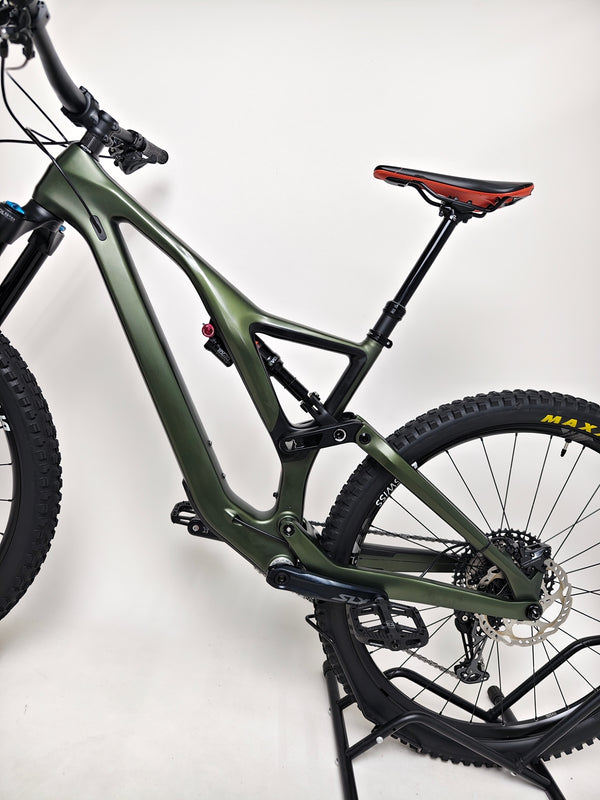 Orbea Rallon M20 Carbon 2021/ LARGE / FOX 38 / RRP: £4,259.00 / Very Good Condition! handlebar and front brake lever view