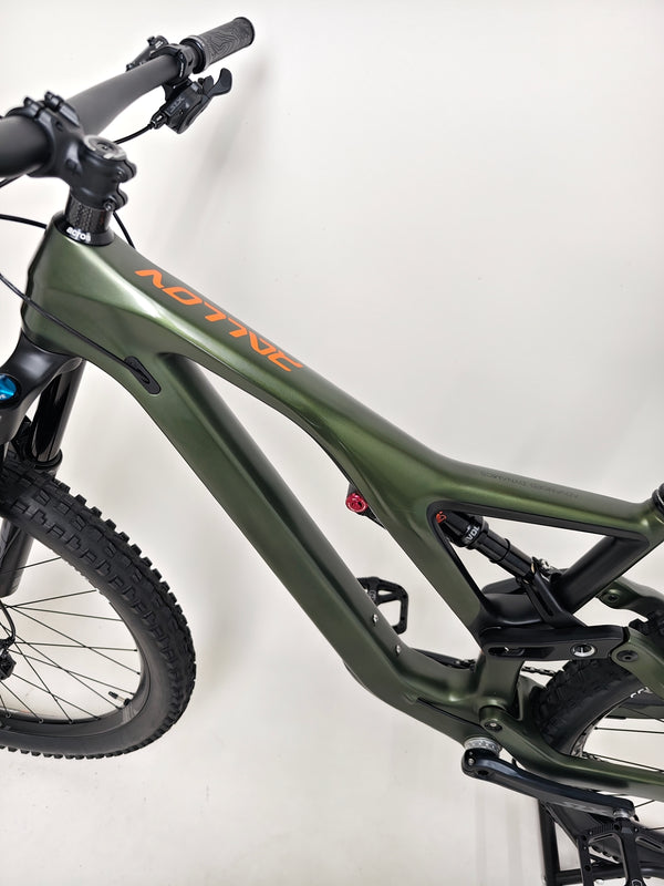 Orbea Rallon M20 Carbon 2021/ LARGE / FOX 38 / RRP: £4,259.00 / Very Good Condition! rear wheel, hub area and axle detail