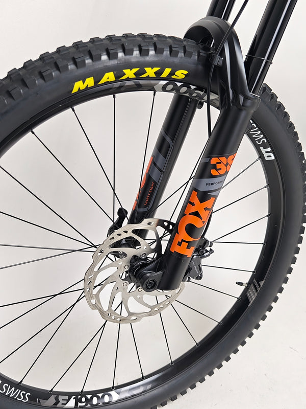 Orbea Rallon M20 Carbon 2021/ LARGE / FOX 38 / RRP: £4,259.00 / Very Good Condition! front brake calliper and rotor view