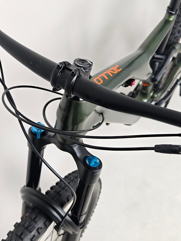 Orbea Rallon M20 Carbon 2021/ LARGE / FOX 38 / RRP: £4,259.00 / Very Good Condition! close-up of the Fox suspension hardware