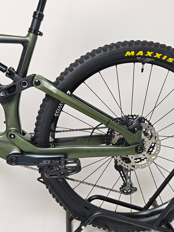 Orbea Rallon M20 Carbon 2021/ LARGE / FOX 38 / RRP: £4,259.00 / Very Good Condition! full bike view showing enduro geometry stance
