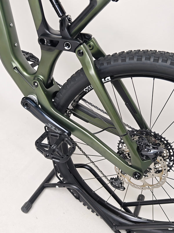 Orbea Rallon M20 Carbon 2021/ LARGE / FOX 38 / RRP: £4,259.00 / Very Good Condition! detailed view of front brake and fork crown