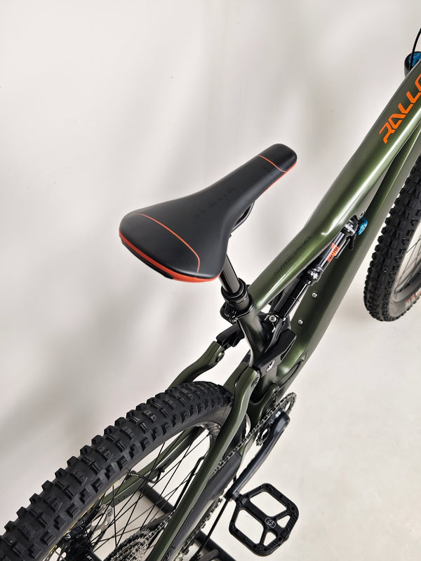 Orbea Rallon M20 Carbon 2021/ LARGE / FOX 38 / RRP: £4,259.00 / Very Good Condition! full bike view showing geometry and enduro stance