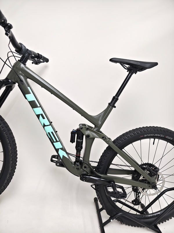 Trek Remedy 8 2023 LARGE — frame decals and Olive Green colour detail