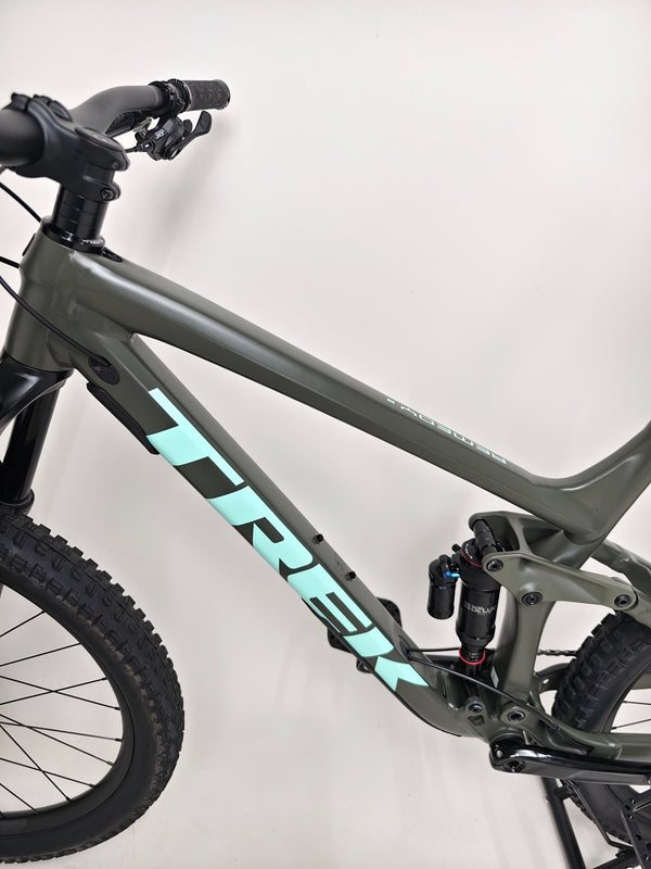 Trek Remedy 8 2023 LARGE — crankset and 30T chainring view