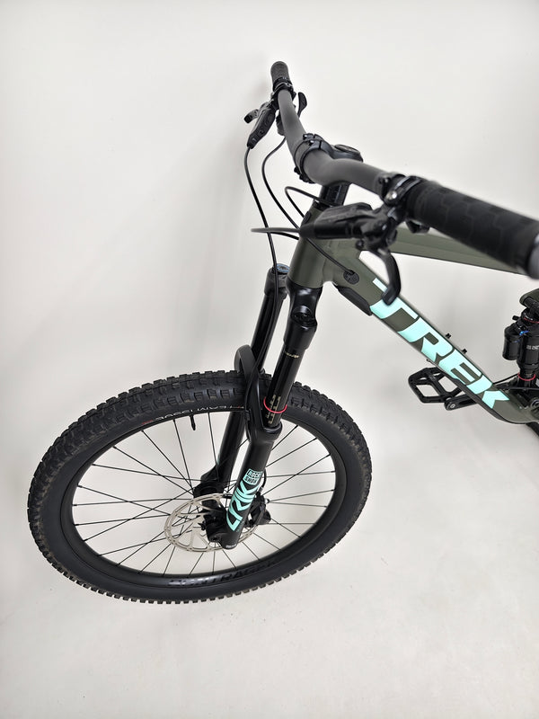 Trek Remedy 8 2023 LARGE — pedal and crank area detail