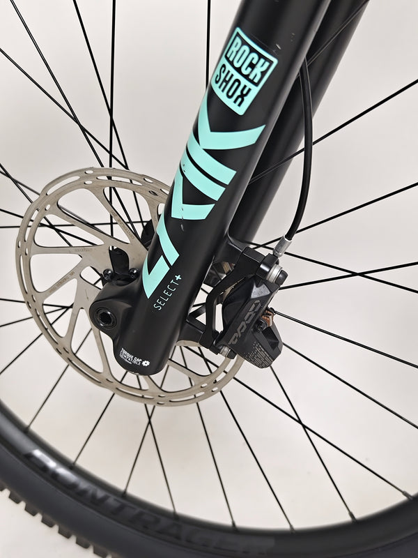 Trek Remedy 8 2023 LARGE — rear derailleur cage and chain tension photo