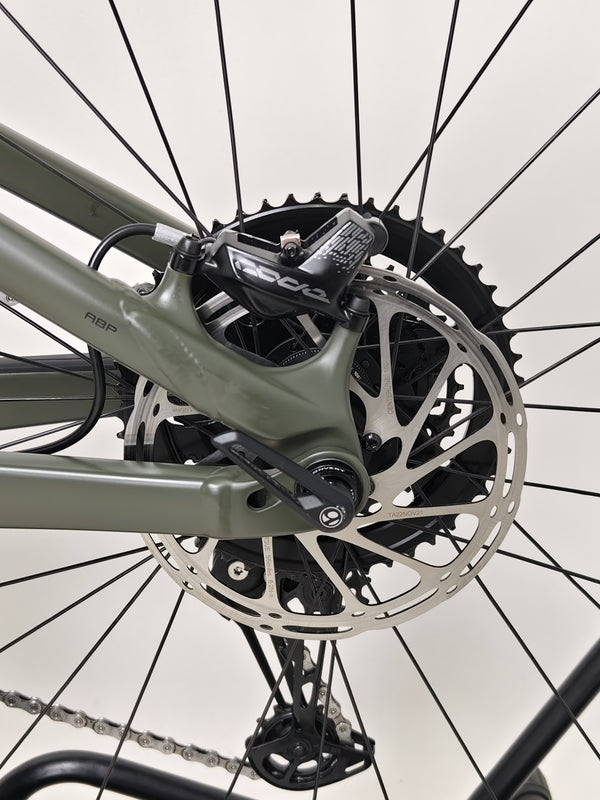 Trek Remedy 8 2023 LARGE — rear wheel alignment and cassette close-up
