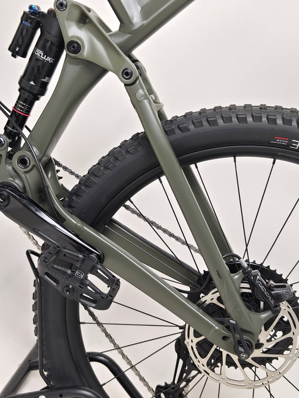 Trek Remedy 8 2023 LARGE — chainline and chainring area detail
