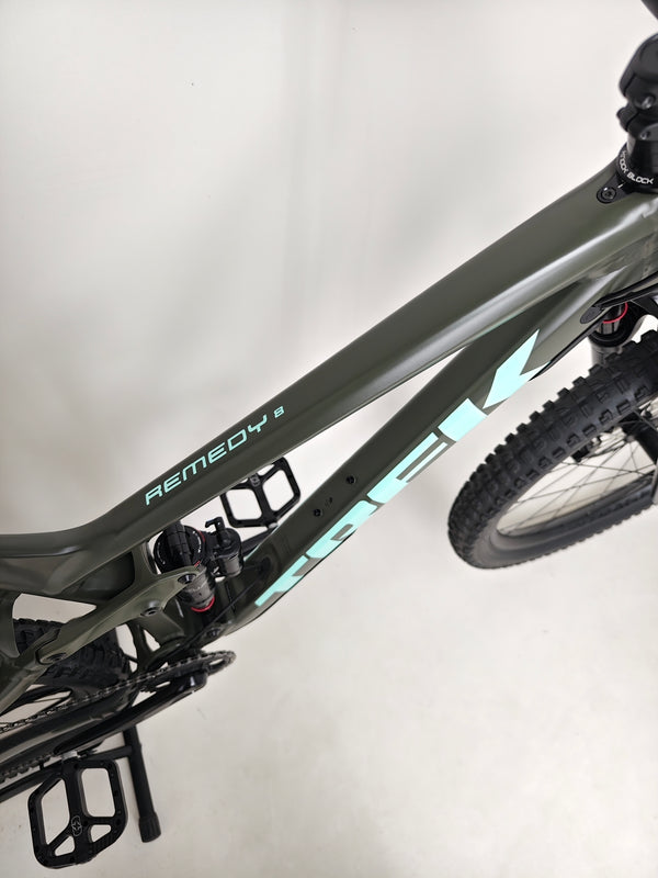Trek Remedy 8 2023 LARGE — full bike overview showing condition and finish