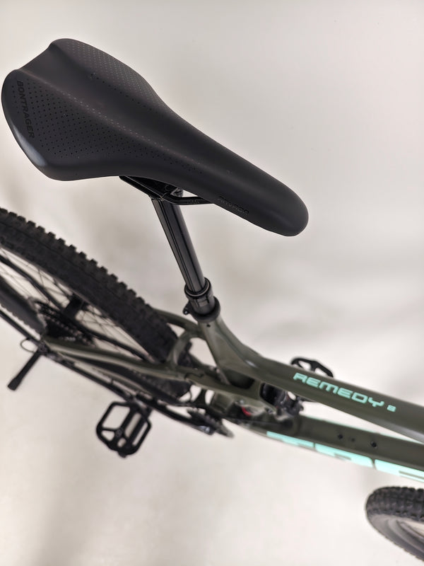 Trek Remedy 8 2023 LARGE — handlebar grips and shifter positioning photo