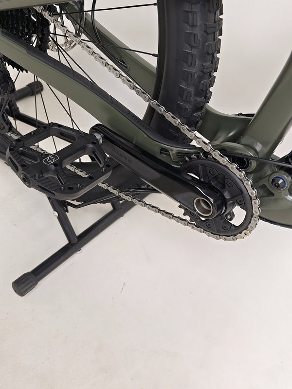 Trek Remedy 8 2023 LARGE — overall side profile in very good used condition