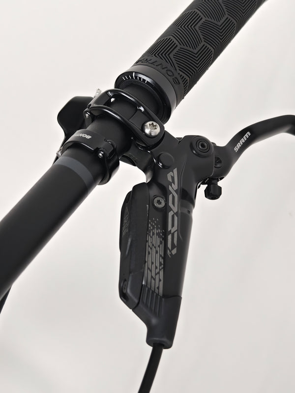 Trek Remedy 8 2023 LARGE — handlebars and front end photo on used mountain bike