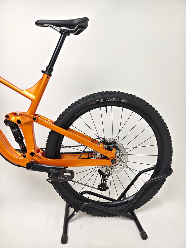 Trek Slash 7 Factory Orange / X-LARGE / YARI / RRP: £3,200.00 / Very Good Condition / Our Price 1,770.00 including FREE UK Delivery! Shimano MT420 calliper and rotor detail on Trek Slash 7