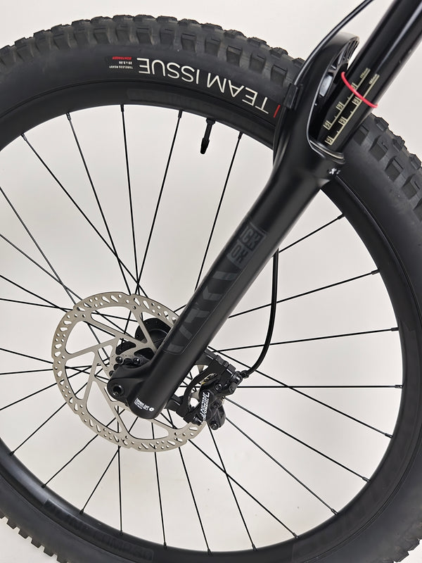 Trek Slash 7 Factory Orange / X-LARGE / YARI / RRP: £3,200.00 / Very Good Condition / Our Price 1,770.00 including FREE UK Delivery! RockShox Motion Control RC damper fork detail on Trek Slash 7