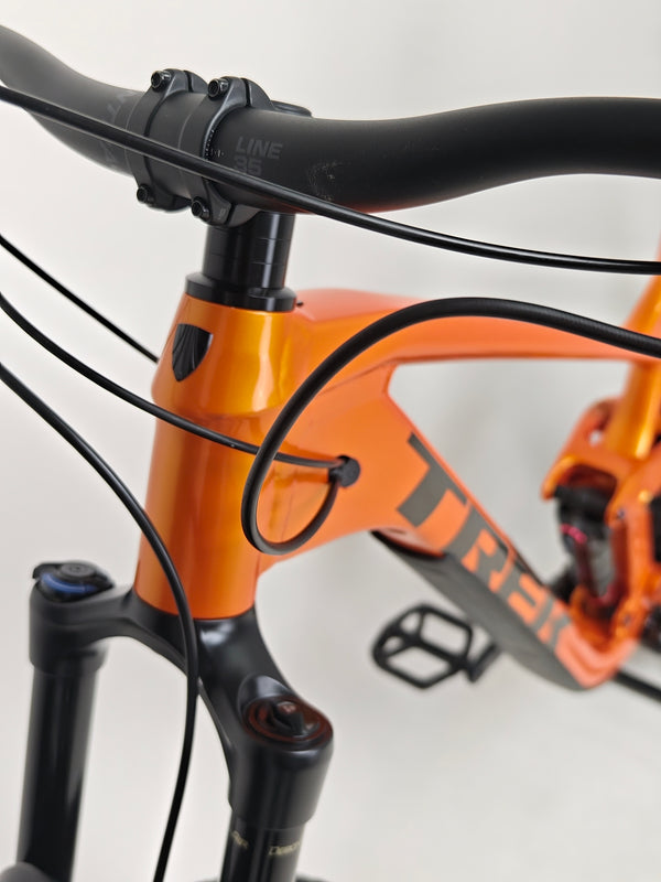 Trek Slash 7 Factory Orange / X-LARGE / YARI / RRP: £3,200.00 / Very Good Condition / Our Price 1,770.00 including FREE UK Delivery! Side view highlighting Trek Slash 7 Factory Orange paint and guards