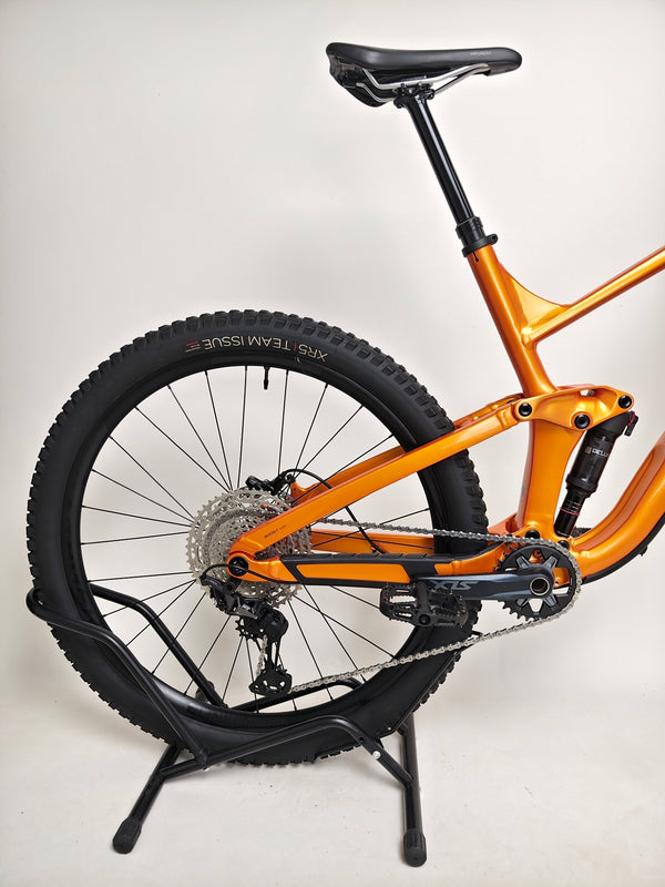 Trek Slash 7 Factory Orange / X-LARGE / YARI / RRP: £3,200.00 / Very Good Condition / Our Price 1,770.00 including FREE UK Delivery! Detail of crankset and chainline on Trek Slash 7 1x12 setup