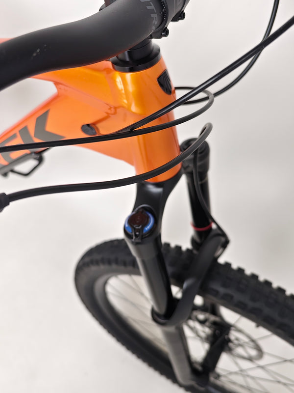 Trek Slash 7 Factory Orange / X-LARGE / YARI / RRP: £3,200.00 / Very Good Condition / Our Price 1,770.00 including FREE UK Delivery! Control Freak internal routing view on Trek Slash 7