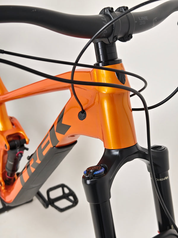 Trek Slash 7 Factory Orange / X-LARGE / YARI / RRP: £3,200.00 / Very Good Condition / Our Price 1,770.00 including FREE UK Delivery! Rear brake calliper and rotor view on Trek Slash 7