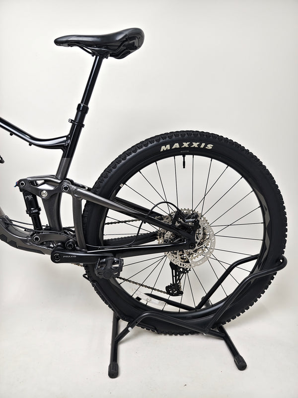 Giant Trance 29 2 2022 / MEDIUM / RRP: £3,299.00 / Excellent Condition! — rear wheel and hub detail on the 2022 Giant Trance 29 2