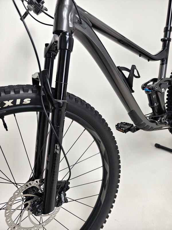 Giant Trance 29 2 2022 / MEDIUM / RRP: £3,299.00 / Excellent Condition! — wheel and tyre detail showing Schwalbe Hans Dampf Super Trail