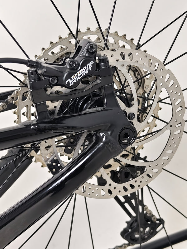 Giant Trance 29 2 2022 / MEDIUM / RRP: £3,299.00 / Excellent Condition! — handlebar and front brake controls on the Giant Trance 29 2