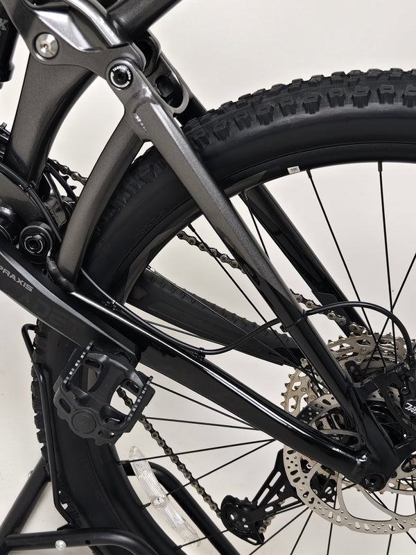 Giant Trance 29 2 2022 / MEDIUM / RRP: £3,299.00 / Excellent Condition! — rear suspension shock and frame in metallic black