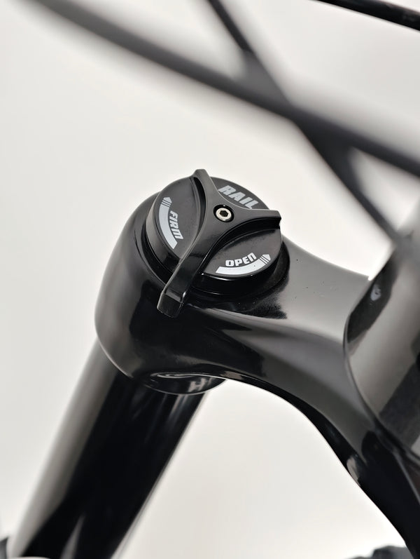 Giant Trance 29 2 2022 / MEDIUM / RRP: £3,299.00 / Excellent Condition! — seatpost dropper travel and frame alignment