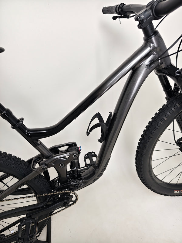 Giant Trance 29 2 2022 / MEDIUM / RRP: £3,299.00 / Excellent Condition! — chain guide and crankset area close-up