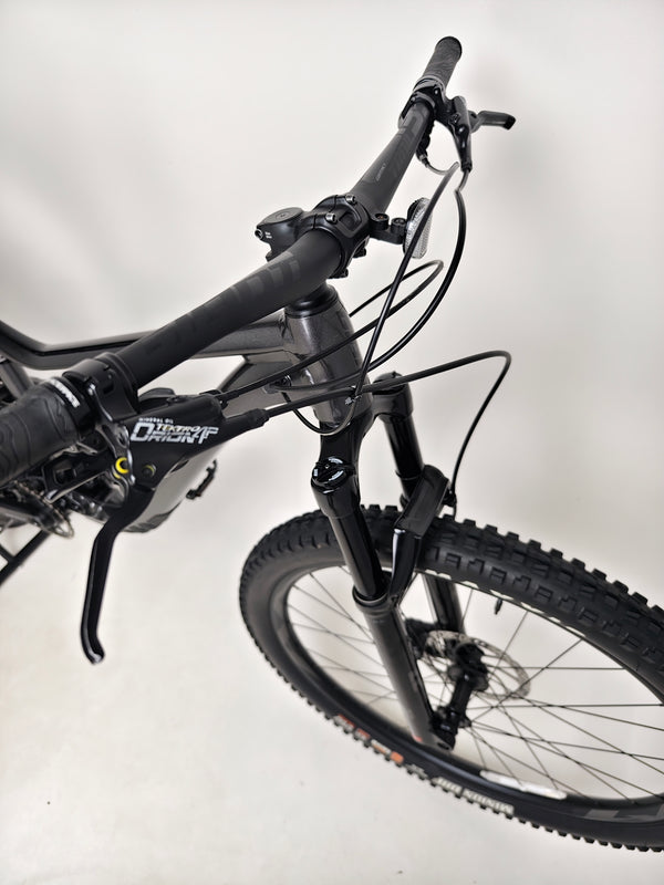 Giant Trance 29 2 2022 / MEDIUM / RRP: £3,299.00 / Excellent Condition! — top tube and frame finish in metallic black