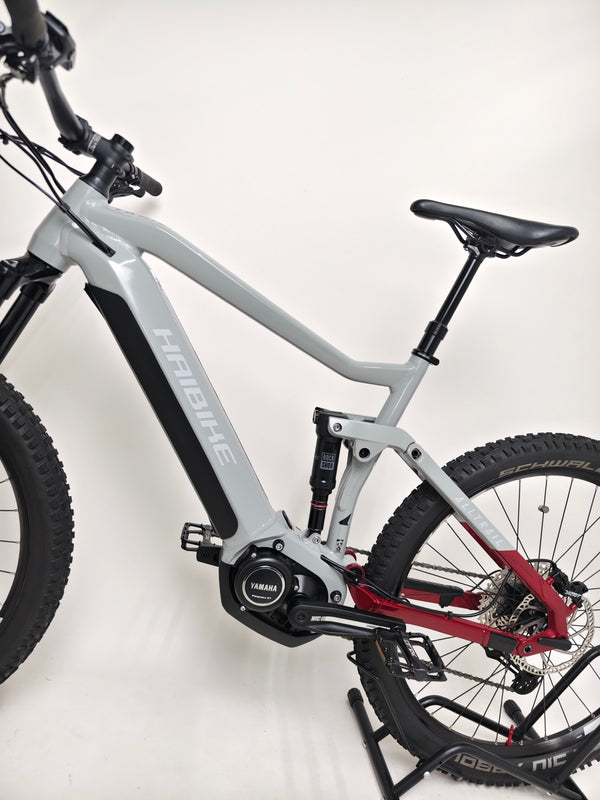 Detailed view of the Haibike AllTrail 5 27.5 2022 Full Suspension e-Bike's wheels highlighting the quality wheels. Purchase for £1,870.00 at eMado!