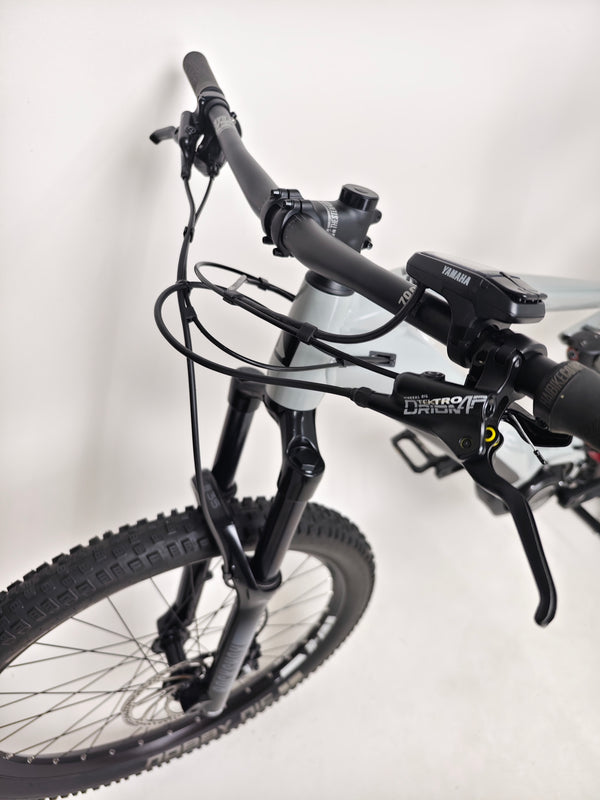 Haibike AllTrail 5 27.5 2022 Full Suspension e-Bike showing the two keys and original charger. Only £1,870.00 at eMado!
